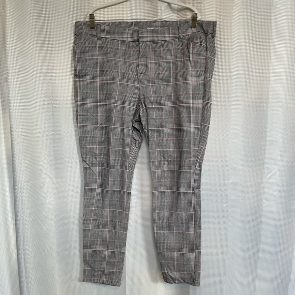 Old Navy Plaid Pixie Pant - Picture 1 of 3